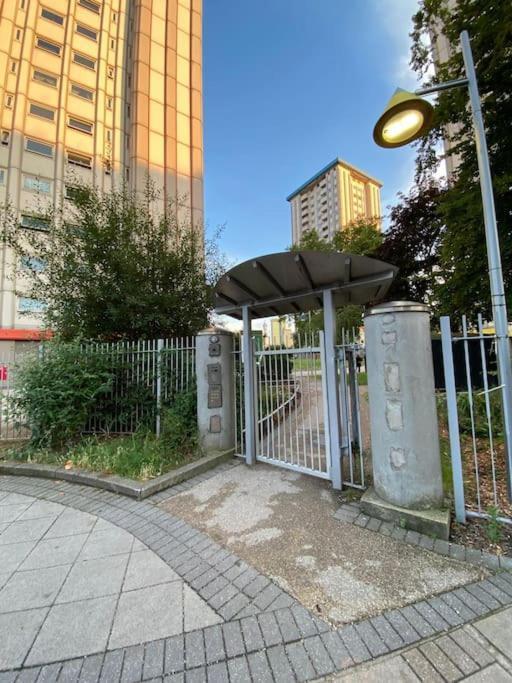 Comfy Entire Flat With City View Balcony In Regents Park, Camden, Central London Apartment Exterior photo